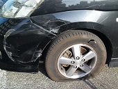 愛車修理入庫―タイヤパンク自損事故