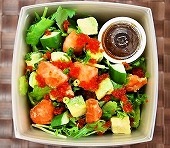 KaKeごはんサーモン アボカドのわさび醤油―１パック当たり５５４Kcal